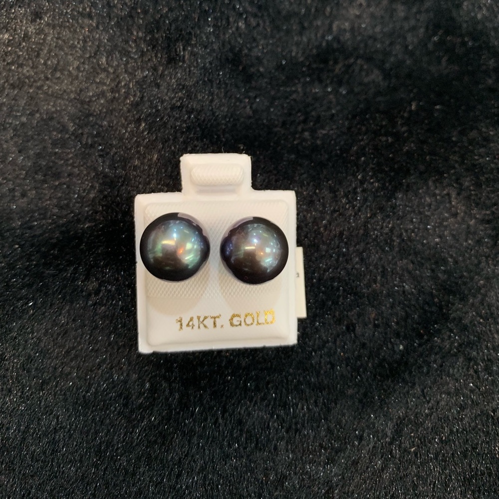 Dyed fresh water pearl